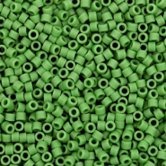 Perles Miyuki délicas 11/0 Opaque matte green DB-754
