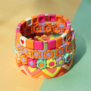 Sets d'inspiration Comment concevoir une collection estivale de bracelets avec des perles Tile ?