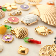 Le look que nous adorons Le look que nous adorons : la tendance des breloques