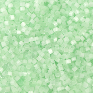 Perles Miyuki d&eacute;licas 11/0 Silk satin mint green DB-828