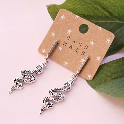 Fabriquez des colliers et des boucles d&rsquo;oreilles tendances avec nos nouvelles breloques en m&eacute;tal