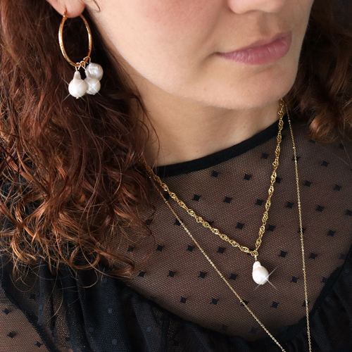Fabriquez des bijoux minimalistes avec des perles d&rsquo;eau douce et des supports boucles d&rsquo;oreilles dor&eacute;s