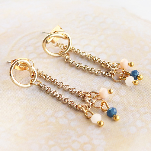 Boucles d'oreilles ultra styl&eacute;es dans les derni&egrave;res couleurs tendance