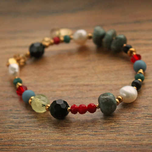 Voici comment combiner plusieurs sortes de perles dans vos bijoux : 