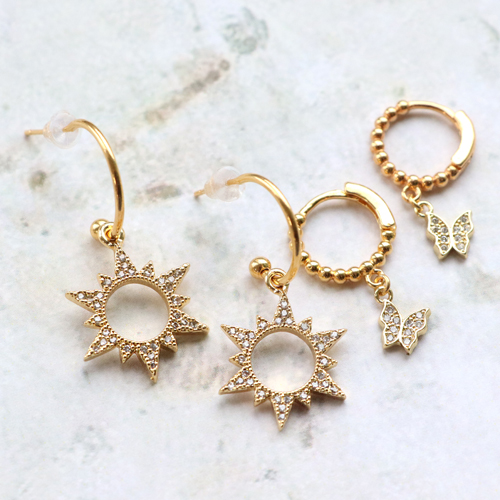Boucles d&rsquo;oreilles et bracelets tendance avec des breloques et des connecteurs en zirconium :