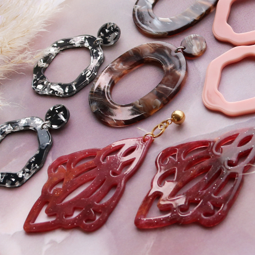 Trouvez votre inspiration! R&eacute;alisez la plus belle collection de boucles d&rsquo;oreilles avec ces pendentifs en r&eacute;sine