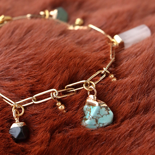 D&eacute;marrez avec cette nouvelle collection de jolis pendentifs en pierre naturelle