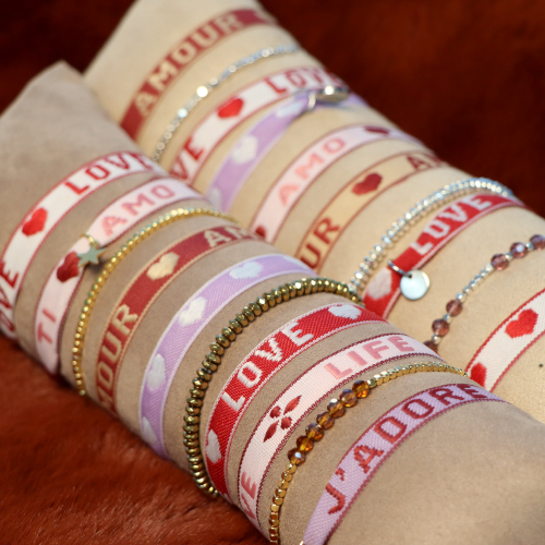 Soyez cr&eacute;atif avec le ruban texte et des perles stoppeur