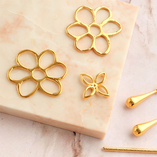 Soyez cr&eacute;atif(ve) avec breloques et connecteurs