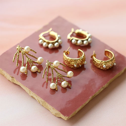 Comment pr&eacute;senter des boucles d'oreilles et bracelets en acier inoxydable?