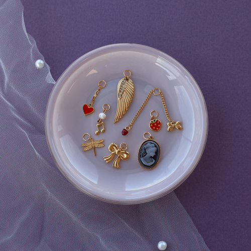 Ajoutez des breloques en acier inoxydable &agrave; vos bijoux