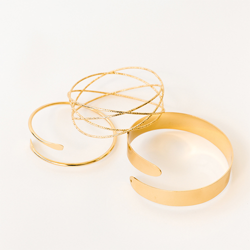 Ambiance festival d'&eacute;t&eacute; avec manchettes en m&eacute;tal