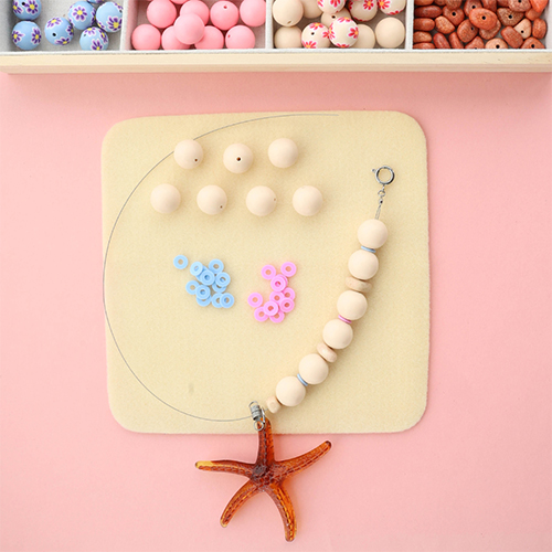 Colliers tendance avec des perles en silicone