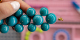 Bijoux DIY avec des perles acryliques et du fil nylon 