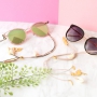 Summer proof ; des cordons &agrave; lunettes et des boucles d'oreilles minimalistes