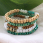 Lancez-vous avec les perles en bois et confectionnez de superbes bracelets