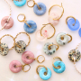 D&eacute;couvrez ici comment confectionner de superbes boucles d&rsquo;oreilles et bracelets avec des pendentifs disques en pierre naturelle