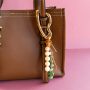 Cr&eacute;er des bijoux statement avec de grands fermoirs en m&eacute;tal 