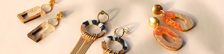 Pendentifs et perles en résine / velours Pendentifs et perles en résine / velours