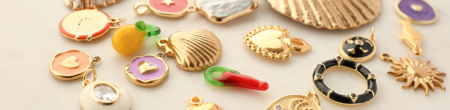 Le look que nous adorons : la tendance des breloques