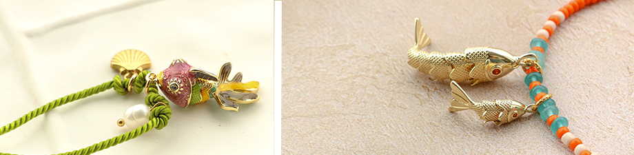 Magnifiques breloques en m&eacute;tal 