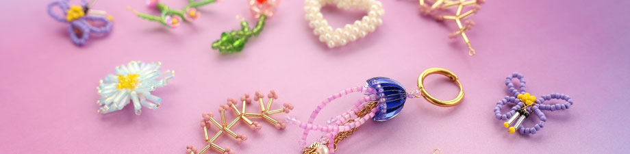 Perles en verre crochet&eacute;es en diverses formes