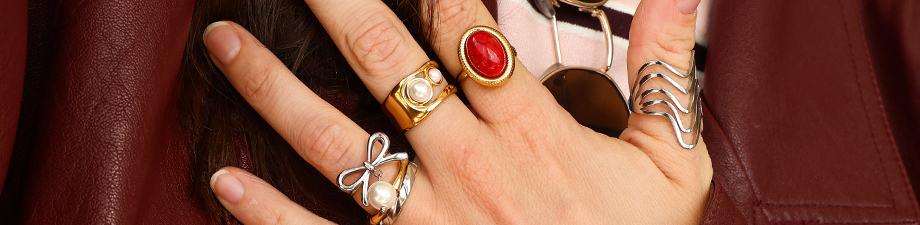 Nouvelle s&eacute;rie de bagues en acier inoxydable avec pierres