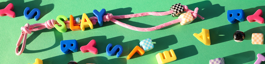 Nouvelles perles lettres en acrylique